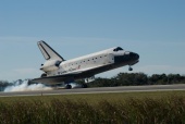 STS-129: Atlantis touches down on Runway 33 at the Shuttle Landing Facility at NASA's KSC