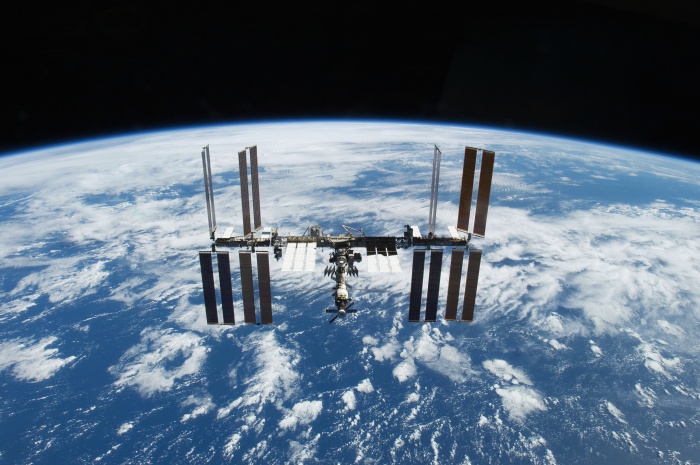 
	The International Space Station orbits over a blue-and-white Earth, backdropped by the blackness of Space, November 25, 2009.
	
	Credit: NASA