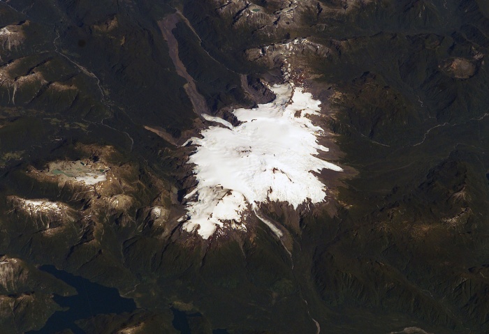 
	Michinmahuida and Chaitén volcanoes, Chile (29 March 2003)

	Source: NASA