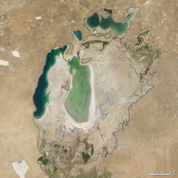 Aral sea in 2006 as seen by images from the Moderate Resolution Imaging Spectroradiometer (MODIS) on NASA’s Terra satellite. Especially large retreats in the eastern lobe of the Southern Sea appear to have occurred between 2005 and 2006. Photo and words: NASA