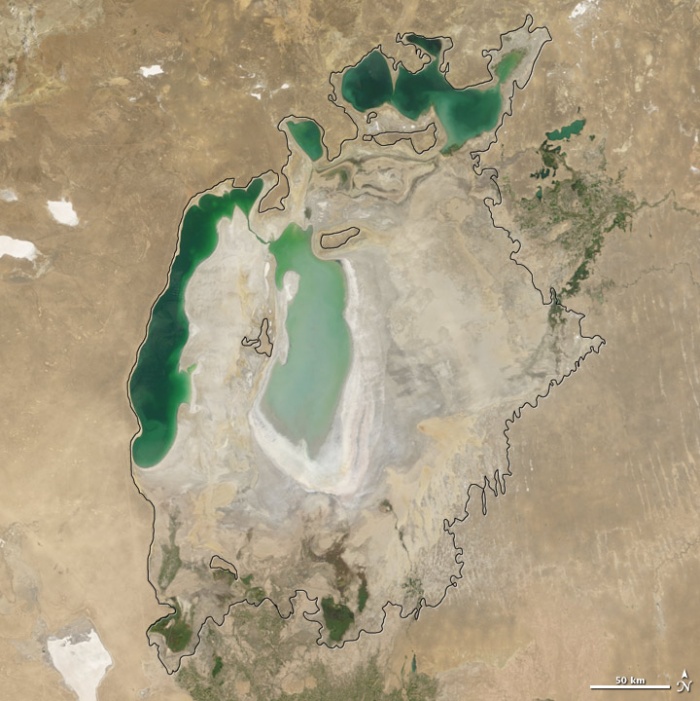 Aral sea in 2007 as seen by images from the Moderate Resolution Imaging Spectroradiometer (MODIS) on NASA’s Terra satellite. Especially large retreats in the eastern lobe of the Southern Sea appear to alos have occurred between 2007 and 2008. Photo and words: NASA