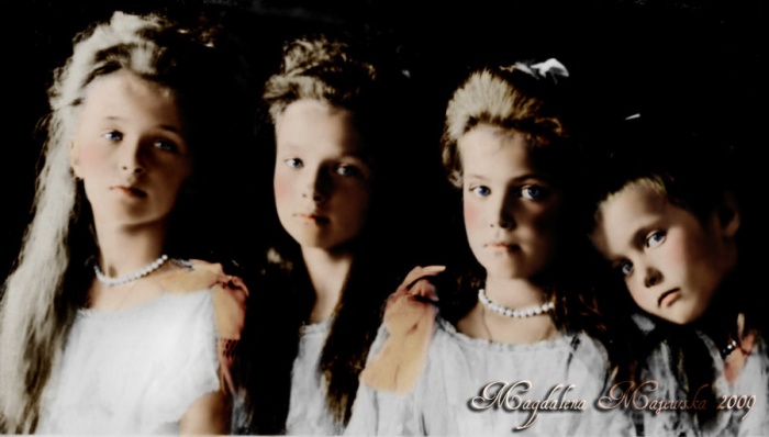 The Grand-Duchesses Olga, Tatiana, Maria and Anastasia Nikolaevna in 1906  Source: http://pixelsmashing.com/lo/anastasia-romanov-anna-anderson-mystery.html