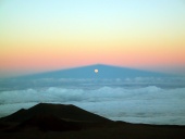 Astronomy Picture of the Day: Moonrise Through Mauna Kea's Shadow