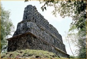 Yaxchilan - The pierced roof comb of Temple 33