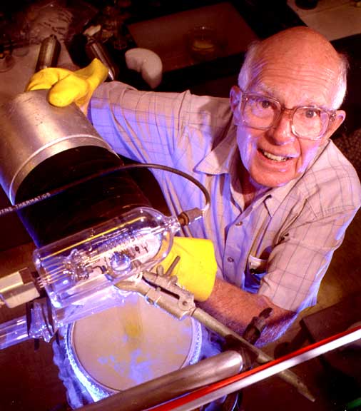 Ray Davis continued working on the solar neutrino experiment until well into his 80s. Here, a 1999 portrait of Dr. Davis at the age of 85. 
	
	Source: http://www.pbs.org/wgbh/nova/neutrino/miss-04.html
