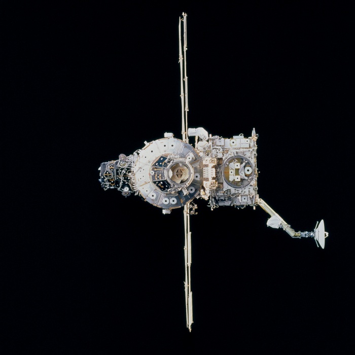 
	STS092-712-059 (11-26 October 2000) --- Not long after separation of the Space Shuttle Discovery from the International Space Station (ISS), a crew member onboard the shuttle was able to use a 70mm handheld camera to grab this 