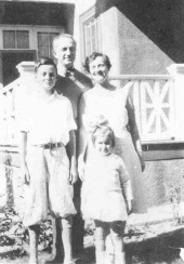 The Feynmans, Richard, Melville, Lucille, and Joan (courtesy of Joan Feynman, Richard's sister)