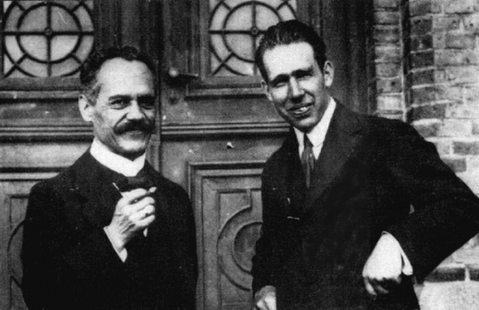 
	Sommerfeld & Bohr
	
	Source: http://th.physik.uni-frankfurt.de/~jr/gif/phys/bohrsomm.jpg